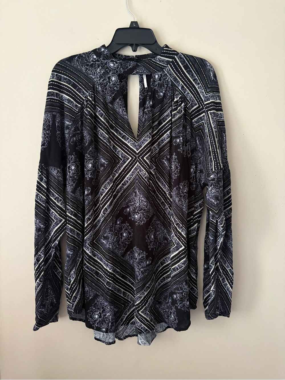 Free People Black & White Geo-Print Long Sleeve Keyhole Tunic Top Sz. L